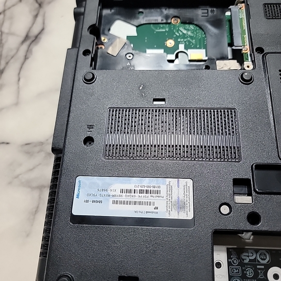 HP ProBook 6555b Powers On Missing Battery And HD 3d Drive Guard Still Function - Picture 7 of 8